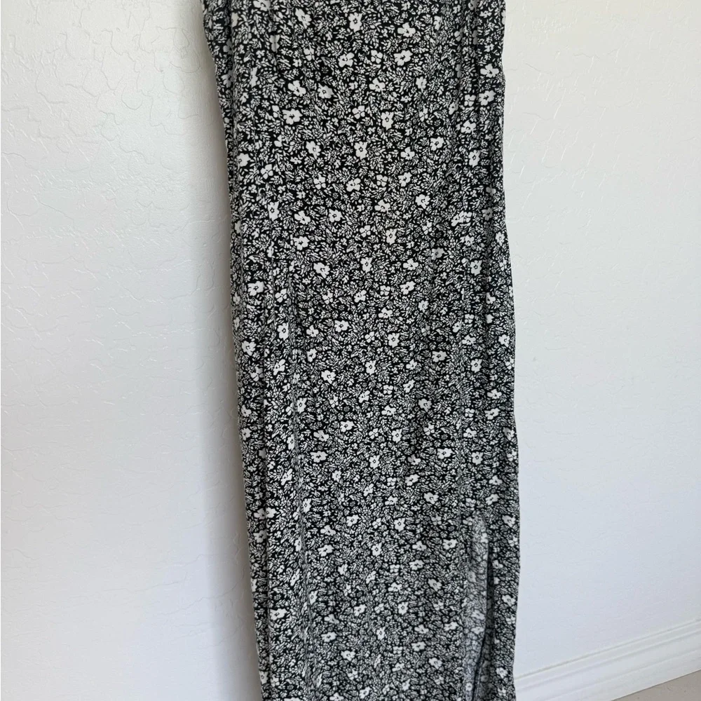 Abercrombie & Fitch Black and White Floral Midi Dress - Picture 5 of 5